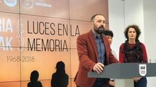Denis Itxaso durante la presentación de la exposición.