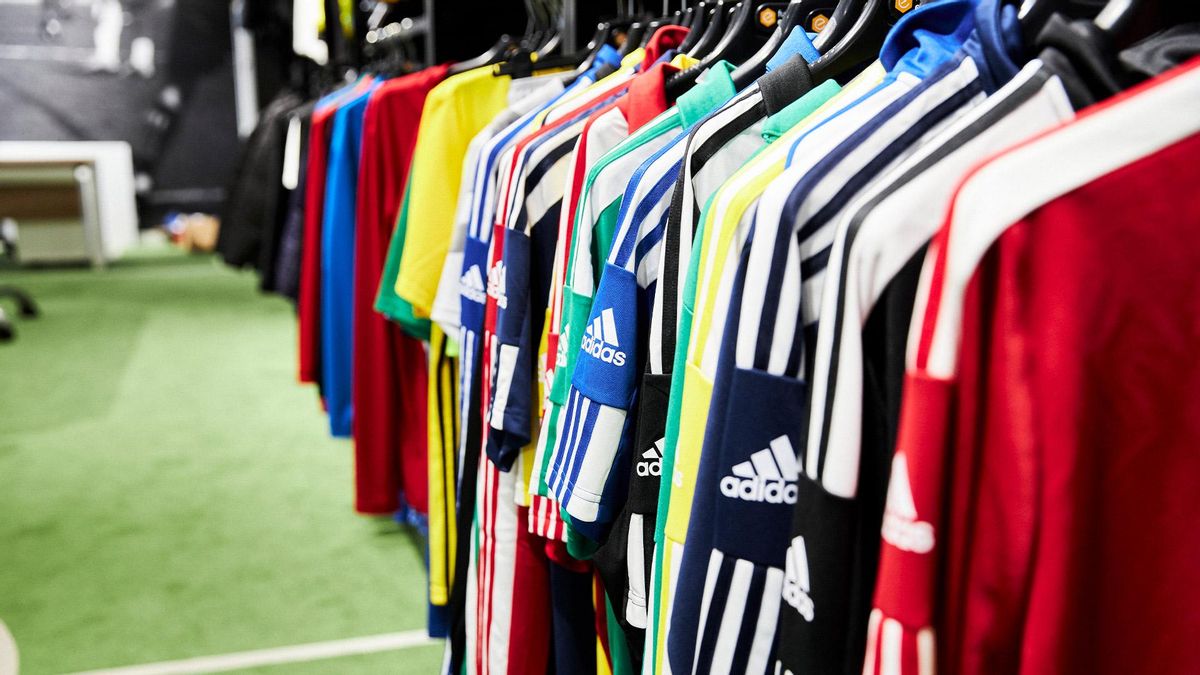 Portada LF Santander | El ex portero de fútbol que fue pionero hace dos décadas vendiendo por internet