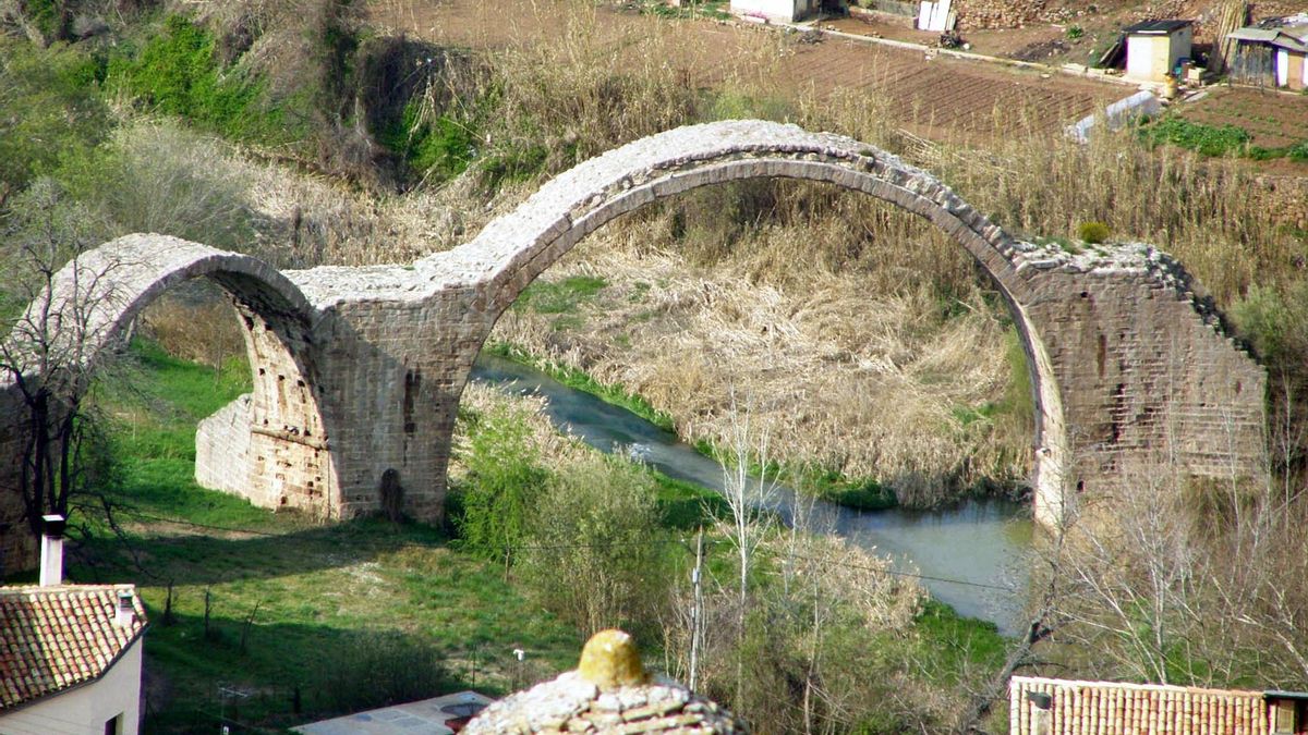 El puente que nunca terminó de construirse y que pasó a llamarse del Diablo