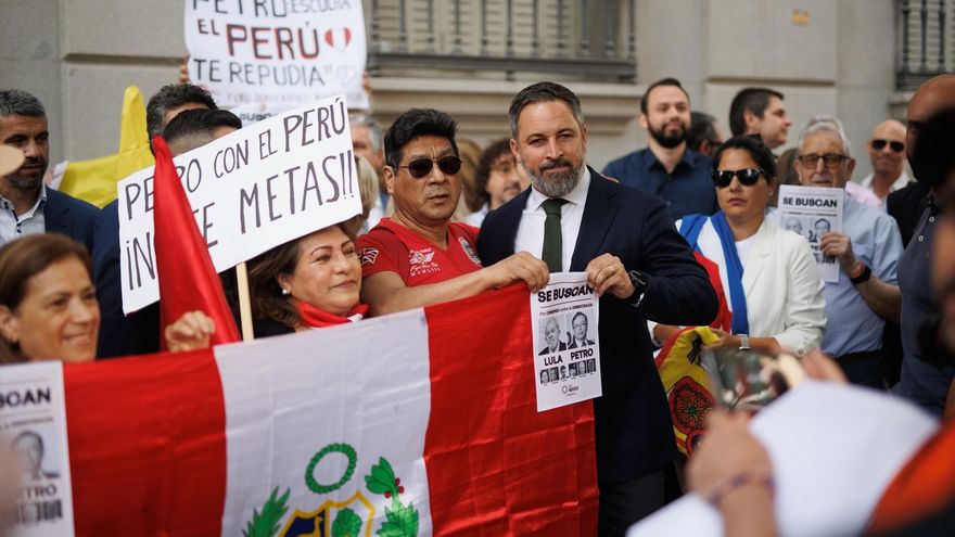 EuropaPress 5167590 lider vox santiago abascal apoya manifestantes participan protesta frente