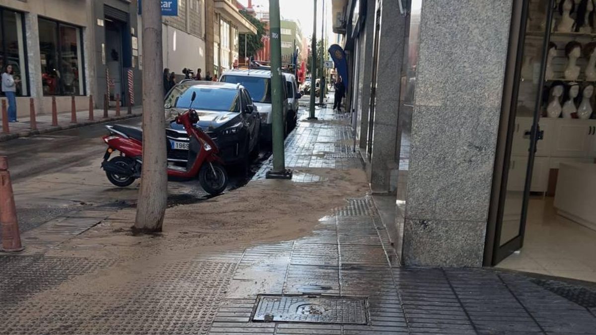 Rotura de una tubería en Las Palmas de Gran Canaria.