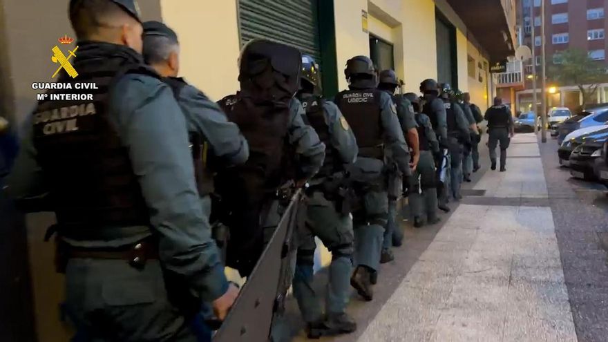 La Guardia Civil detiene a cuatro personas en Euskadi por estafar más de 400.000 euros invertidos en criptoactivos