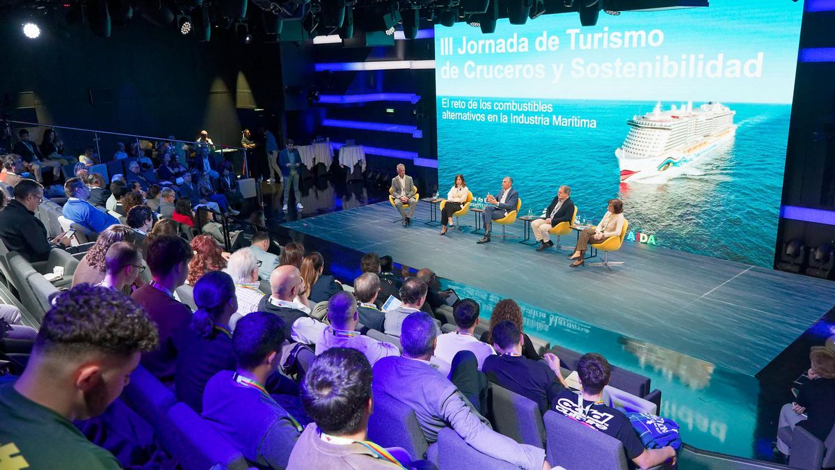 El sector marítimo debate en el Puerto de Tenerife el futuro de la transición energética y los combustibles alternativos