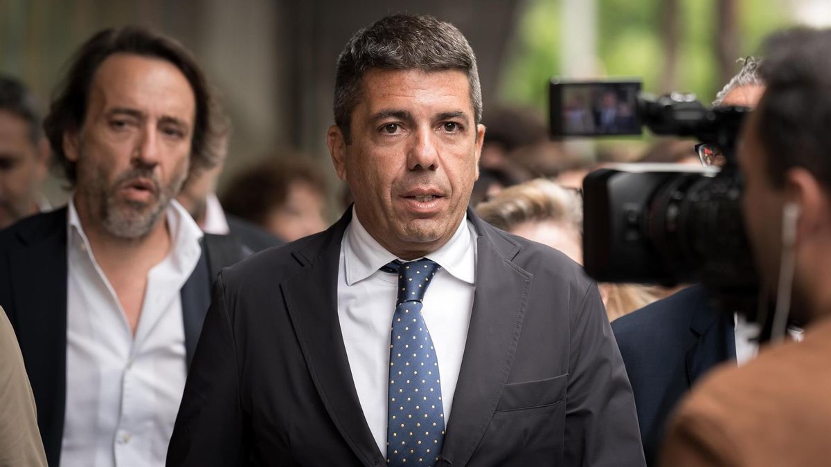 El president de la Comunidad Valenciana, Carlos Mazón, a su llegada a la reunión de la Junta Directiva Nacional del Partido Popular en la sede de calle Génova.