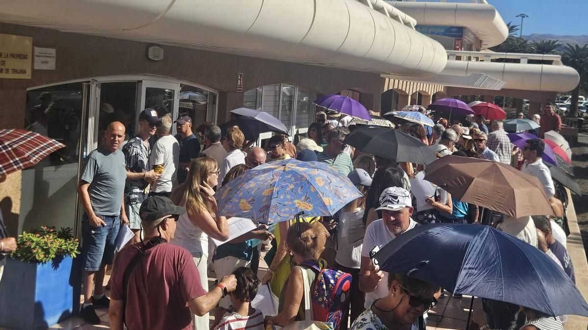 Afectados por la Ley Turística acuden en avalancha al Registro de la Propiedad: "Tenemos uso residencial"