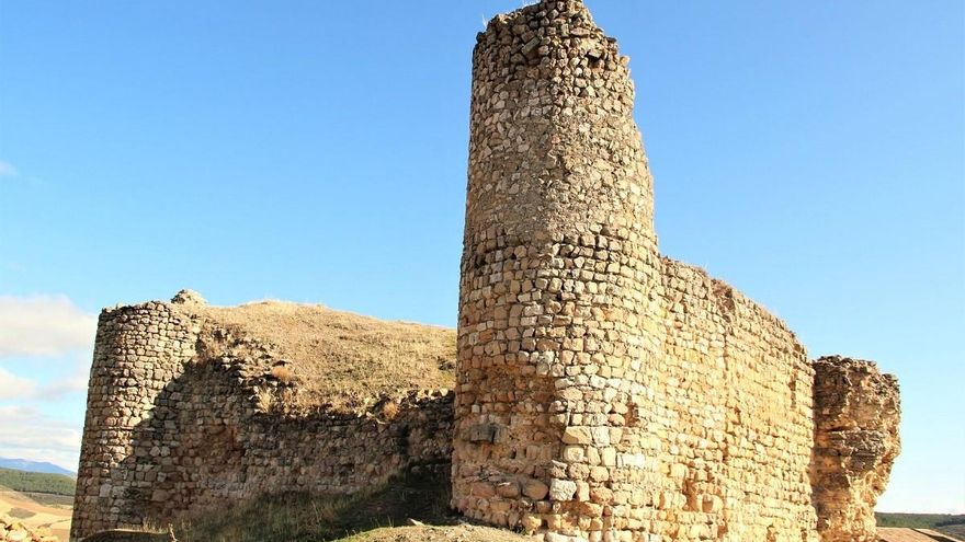 Castillo en ruinas de Cogolludo (Guadalajara)