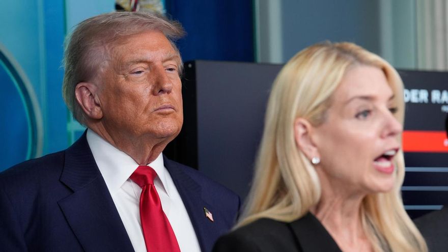 Donald Trump destituye a la fiscal general de EEUU, Pam Bondi, tras sus desencuentros por el caso Epstein