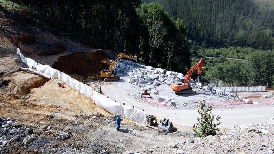 Trabajo multa con 300.000 euros a la empresa del vertedero de Zaldibar por saber del riesgo y no proteger a su plantilla