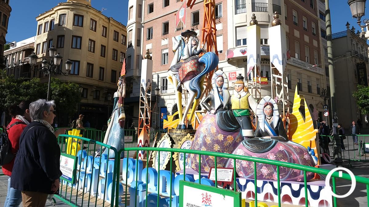 Las dos hogueras de Alicante que arderán este sábado ya están en Las Tendillas