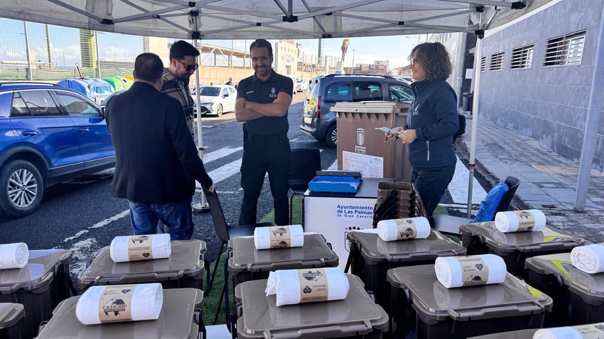 El quinto contenedor llega a otro barrio de Las Palmas de Gran Canaria para "avanzar hacia una ciudad más sostenible"
