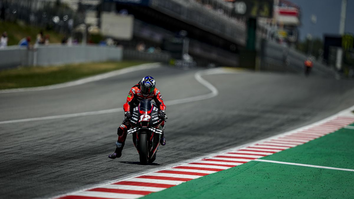 Un piloto en una de las carreras disputadas en el Circuito de Montmeló, en una foto de archivo