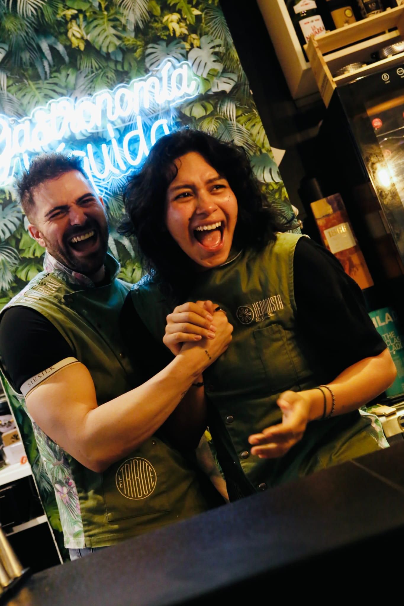 Todo el equipo vive la coctelería con pasión