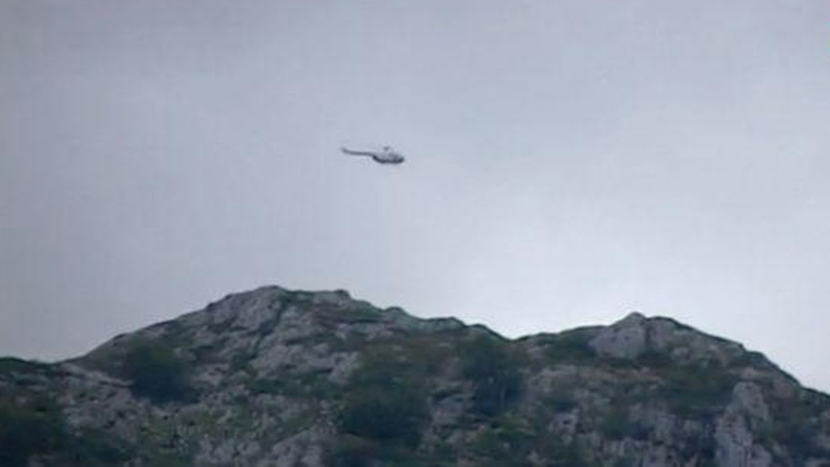 Helicóptero de rescate de Asturias en la vertiente leonesa, imagen de archivo.