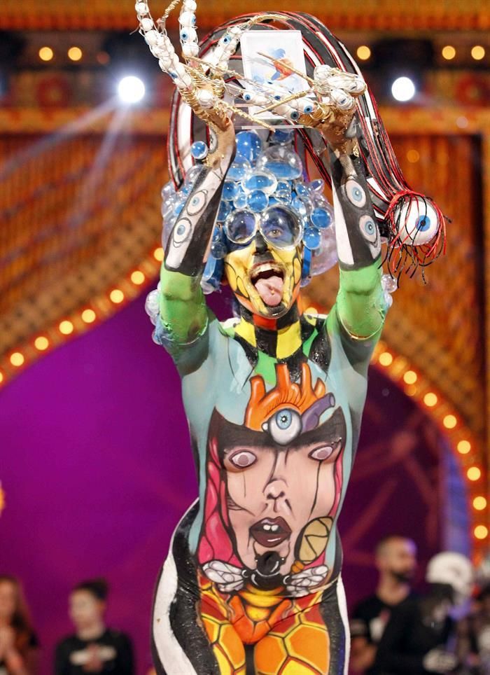 La joven Idaira Bujeda, con la fantasía "La mala educación". EFE/Elvira Urquijo A.