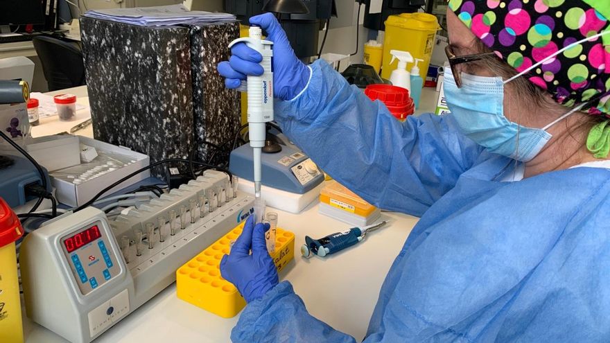 Sanidad suma 31 contagios de COVID-19 y el fallecimiento de una mujer este domingo en Canarias