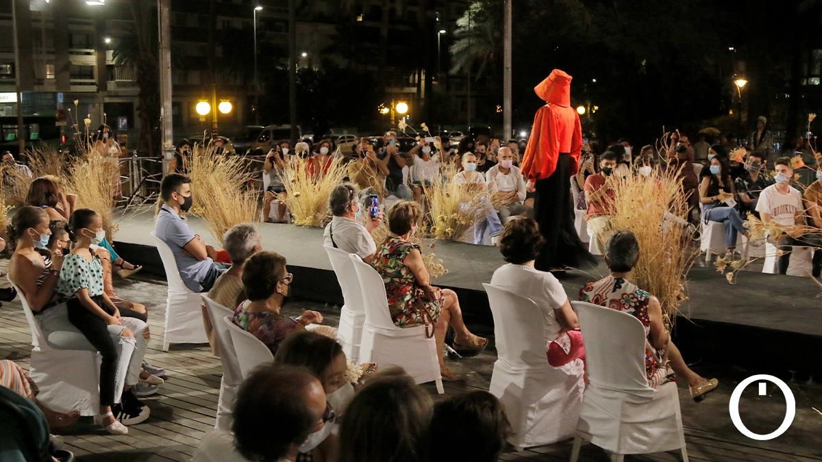 Desfile de la nueva colección de Hugo Clavelina
