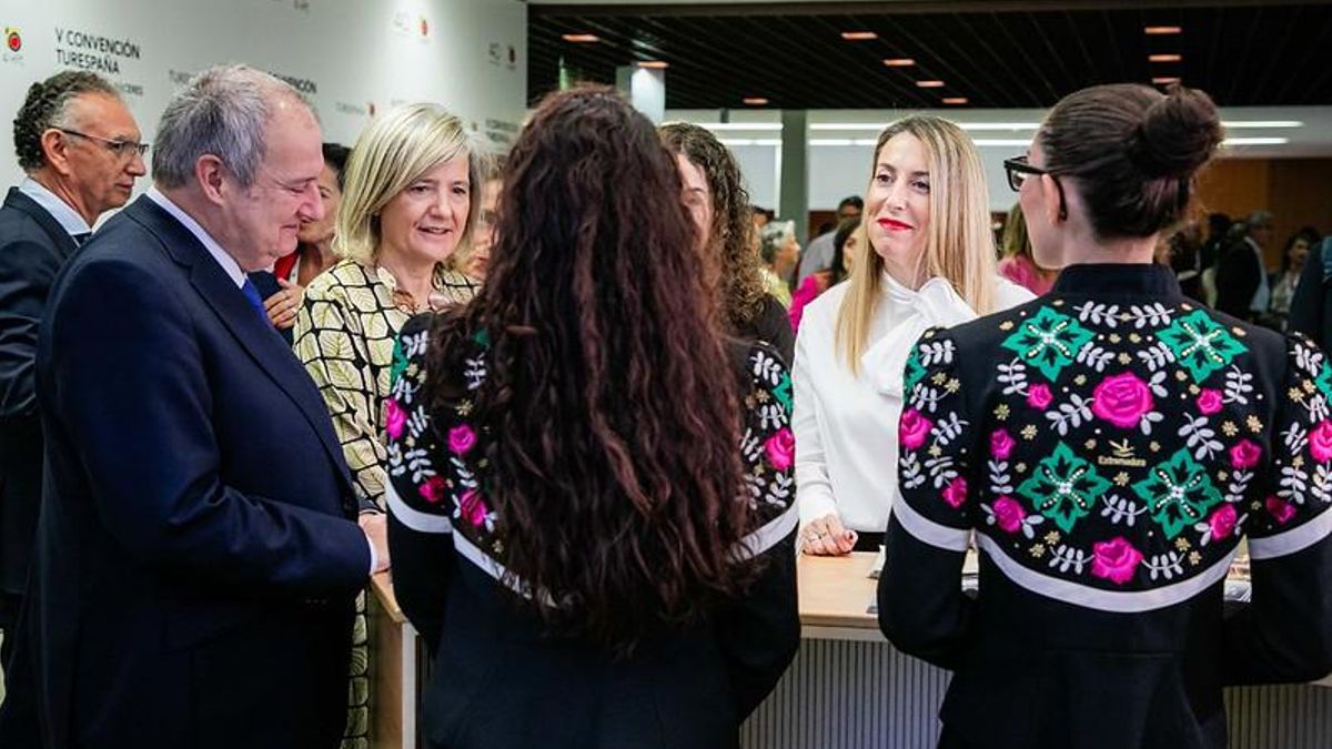 Guardiola lamenta la "deuda histórica del Estado" con las infraestructuras de Extremadura, lo que impide competir como destino turístico