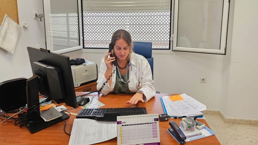 Médica de "mes en mes": así es la rotación 'infinita' de los contratos de Beatriz López en la sanidad andaluza
