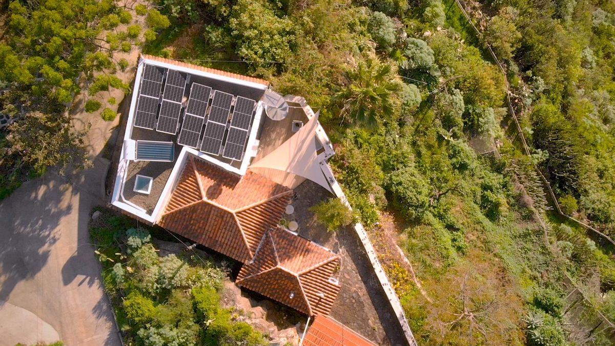Energía fotovoltaica en una vivienda en La Palma.