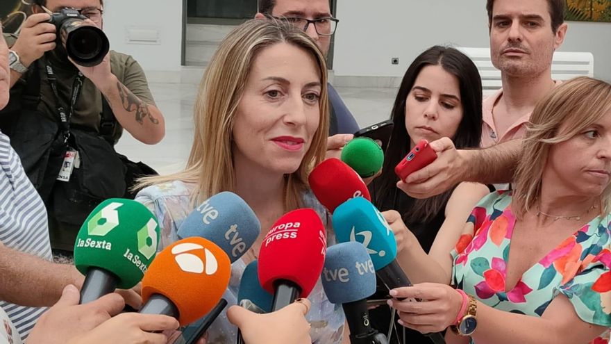 María Guardiola, comparece ante la prensa.