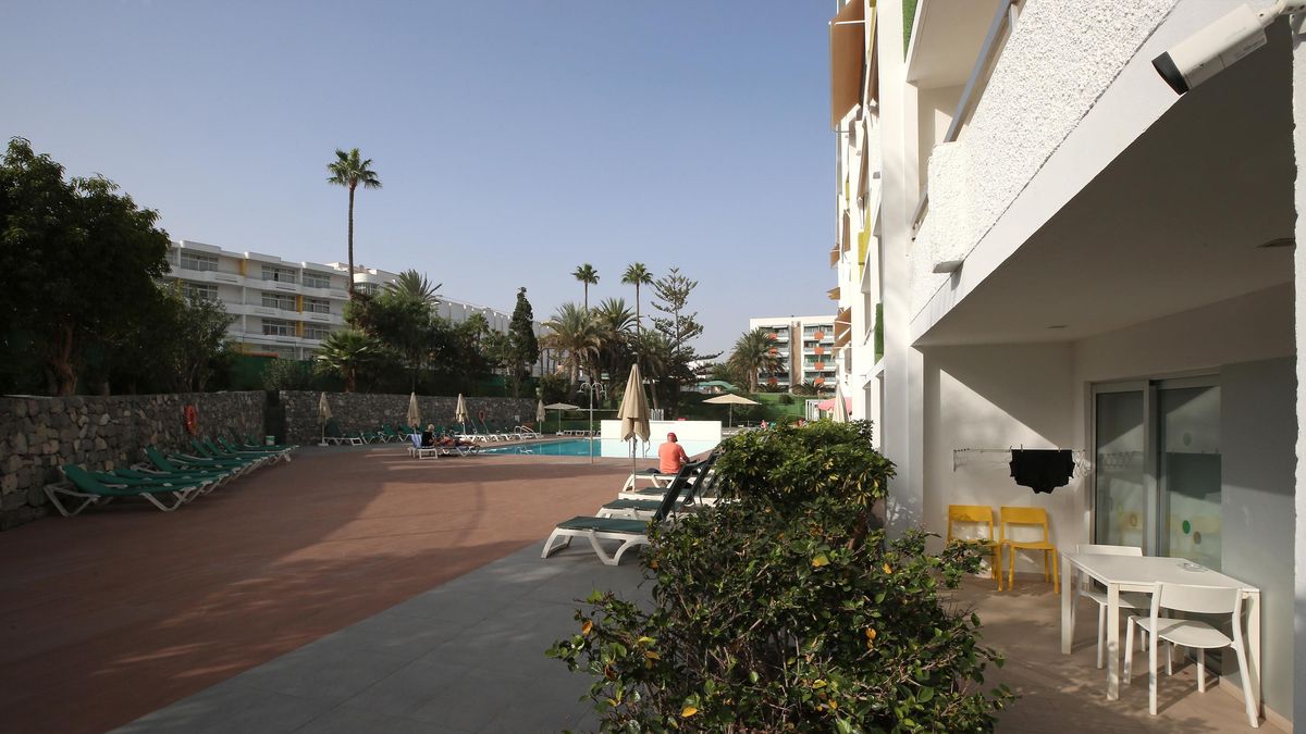 Jardines y piscinas de Apartamentos Los Aguacates, en el sur de Gran Canaria