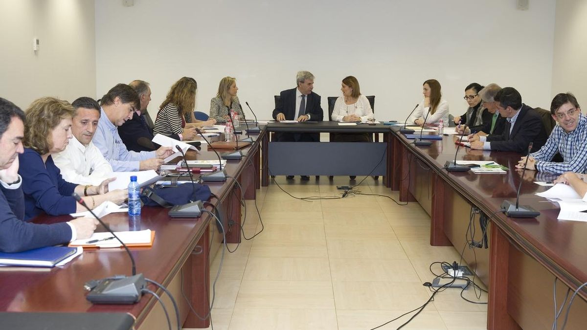 AMPL2 Gobierno y sindicatos pactan el pago de la extra pendiente en dos veces en el segundo y tercer trimestre