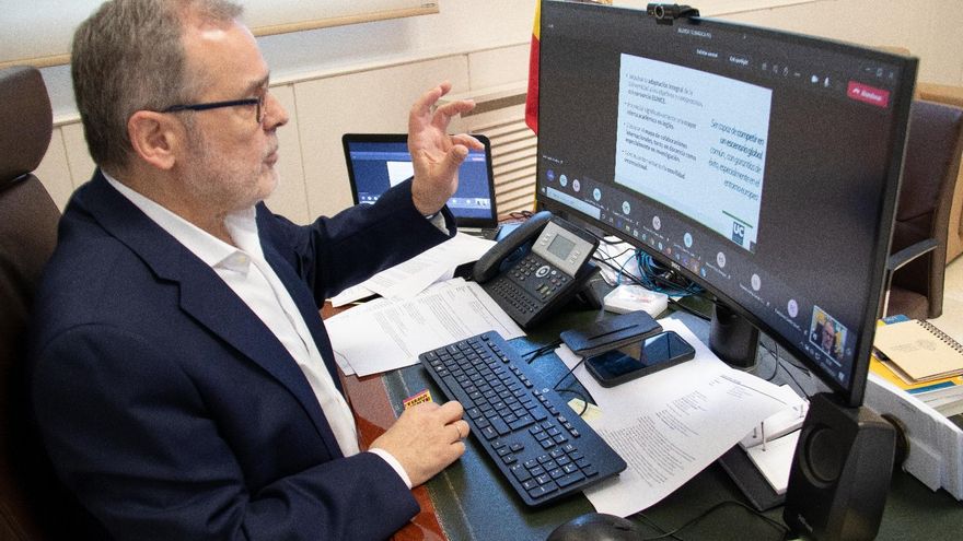 El rector de la UC, Ángel Pazos, en un acto telemático de campaña electoral para revalidar el cargo