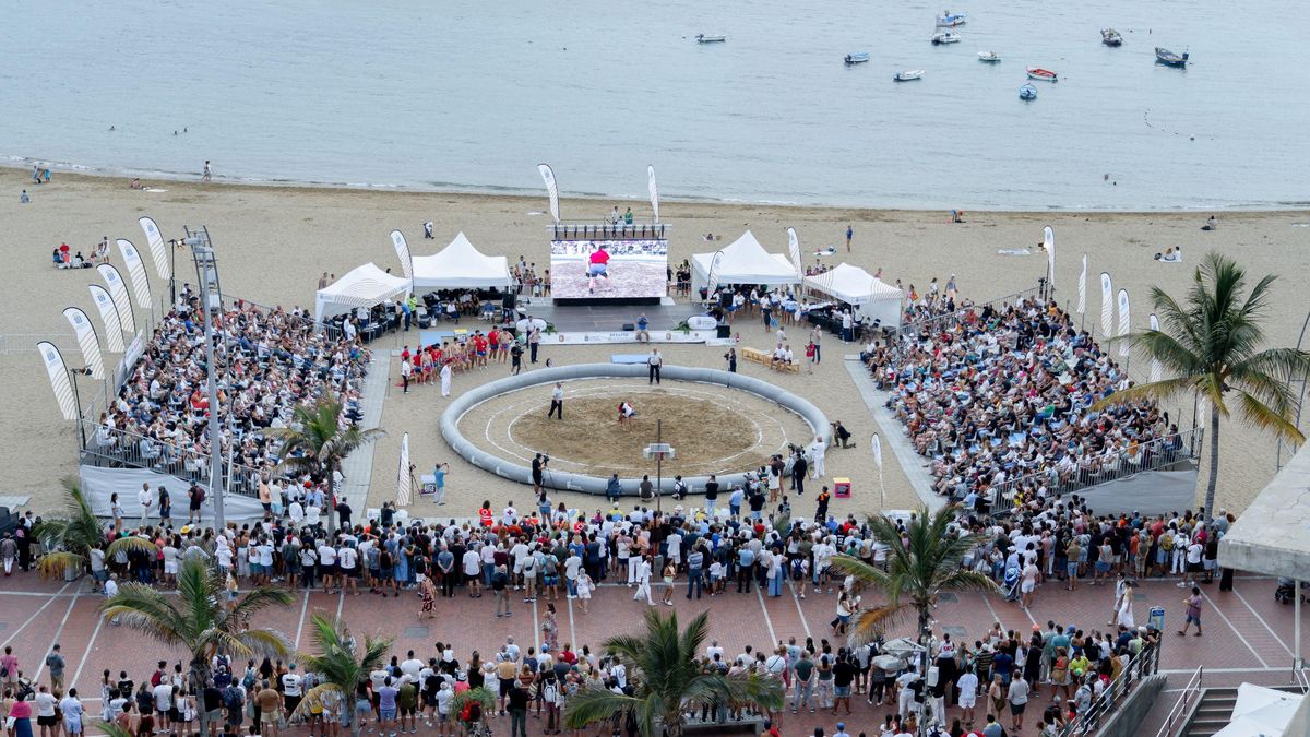 Canarias y Corea se pelean sobre la arena de Las Canteras