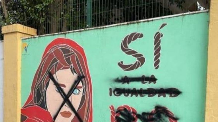 Contra el "vandalismo machista", más igualdad: un colegio organiza un concurso tras la agresión a un mural contra la violencia de género
