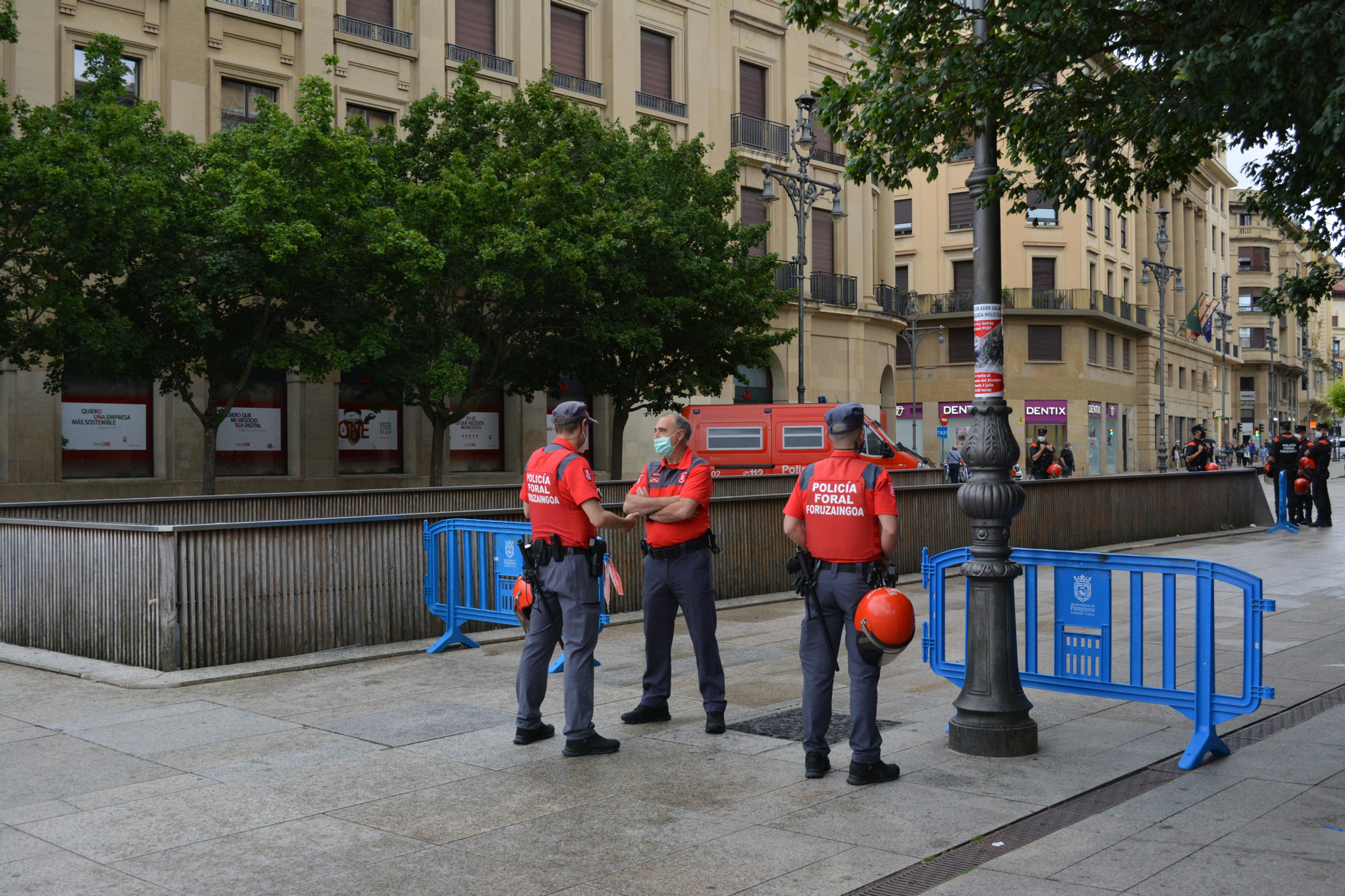 Control de la Policía Foral en la plaza del Castillo