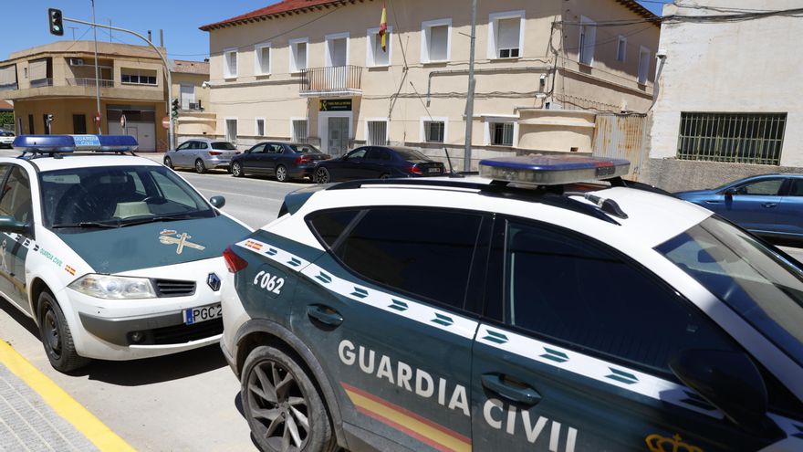Hallan sin vida a un agente de la Guardia Civil, su mujer y su hijo en el cuartel del municipio alicantino de Dolores