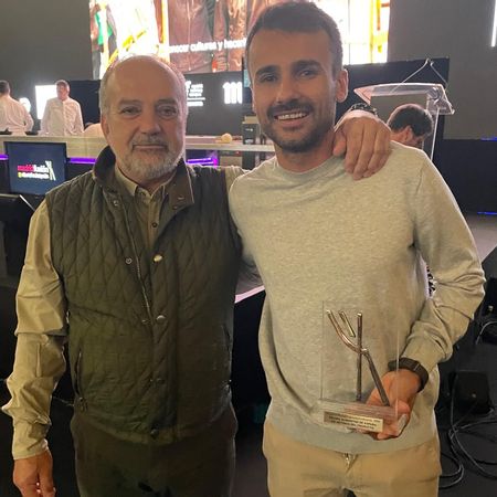 Borja Marrero con su padre, Ángel Marrero, en la entrega de premios