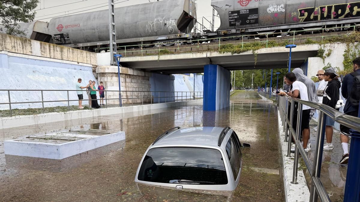 Una fuerte granizada deja calles inundadas, daños en campings y trenes cancelados en Tarragona