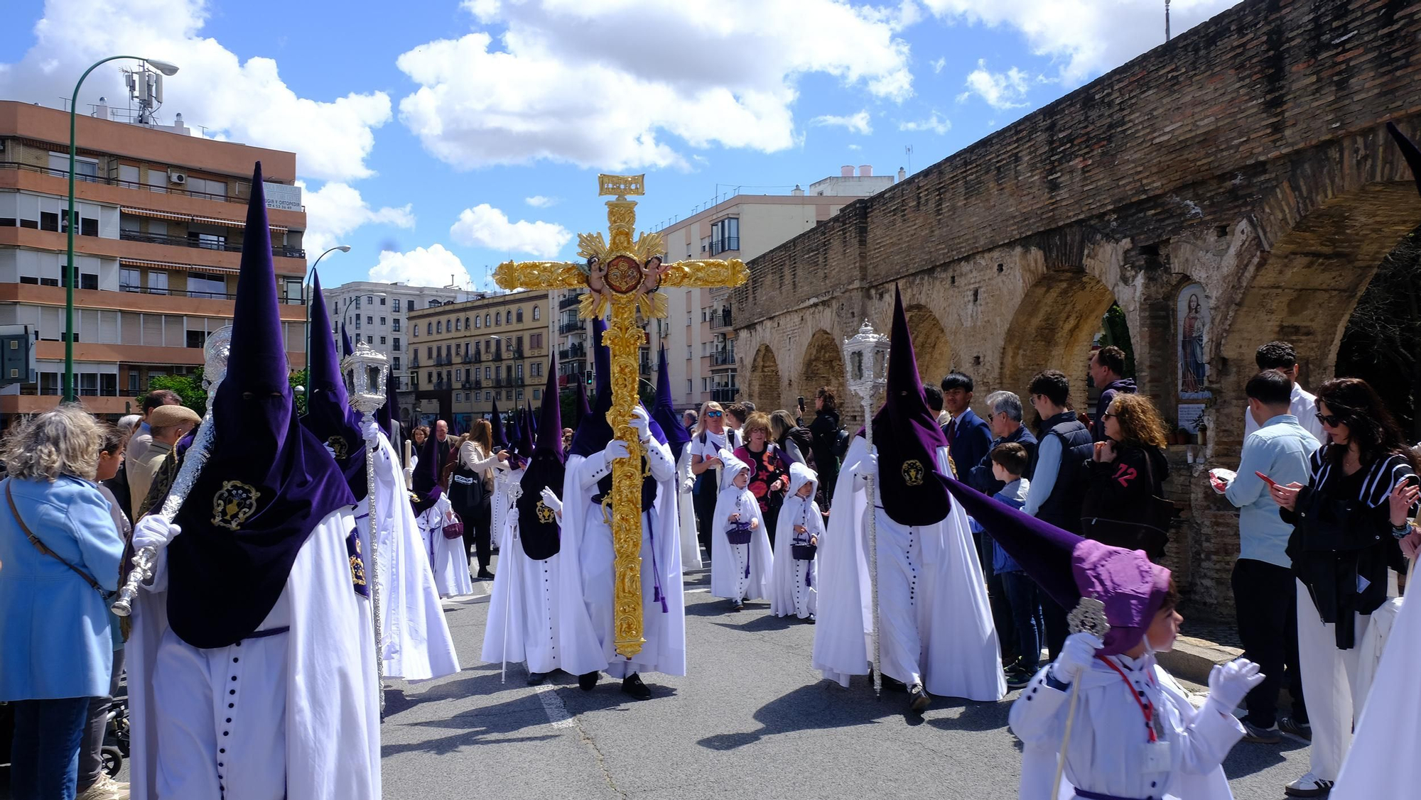 San Benito por la avenida Luis Montoto
