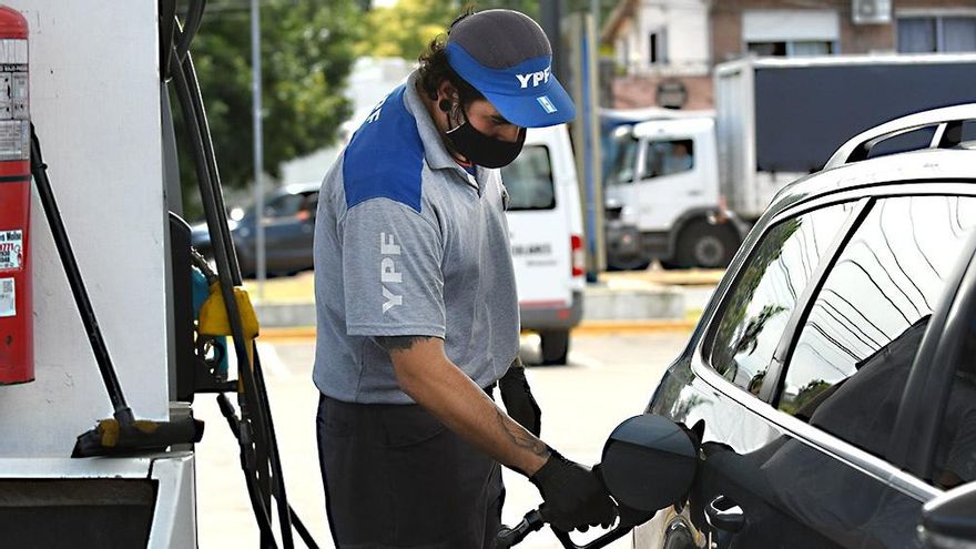 Del combustible a las prepagas: los aumentos que se vienen en el arranque de 2023