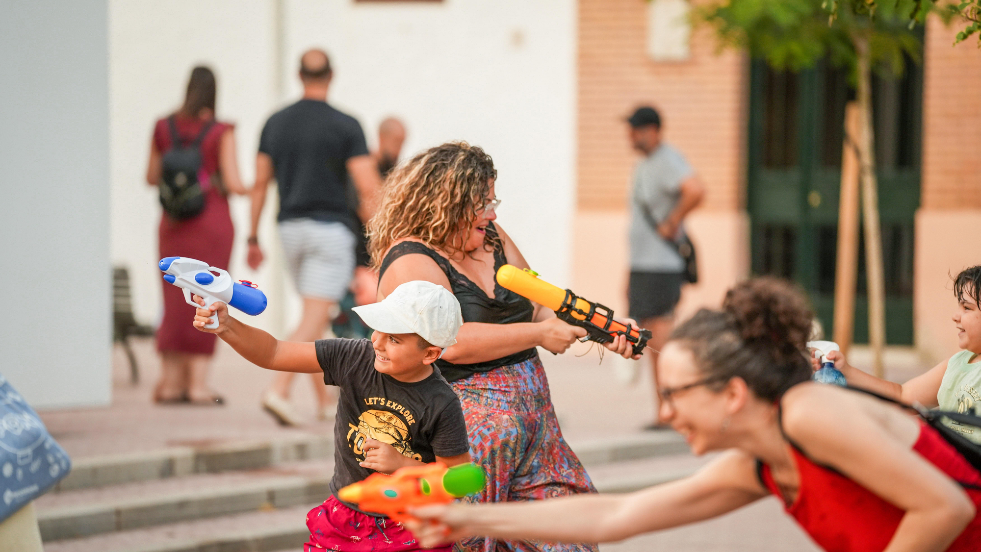 La Asociación Vecinal Diana y Ecologistas en Acción convocan la actividad lúdica 'Flis flas. Fresquitas a fin de mes' frente al calor