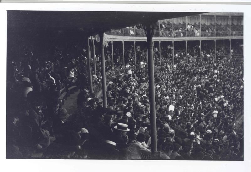 Interior de la plaza de toros hacia 1920