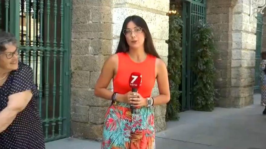 El inesperado elogio de una señora a una reportera en plena calle: "¡Ole tu c...!"