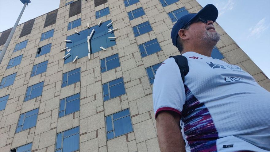 Reloj parado del hotel de plaza Espanya de Barcelona