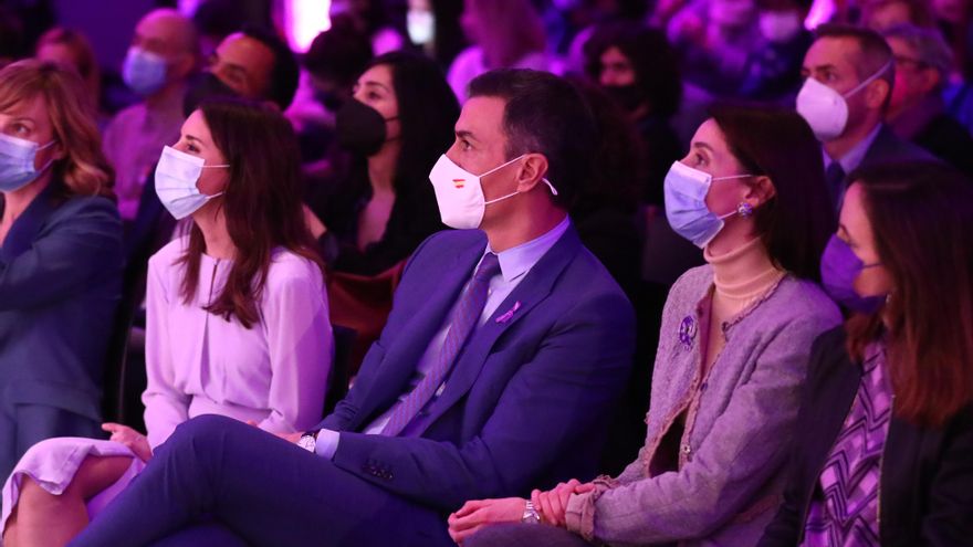 PSOE y Unidas Podemos rebajan el tono de las discrepancias sobre la guerra para garantizar la estabilidad del Gobierno