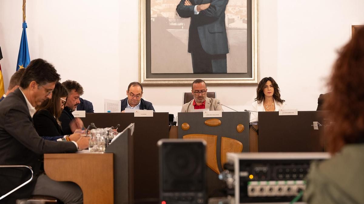 La Diputación de Cáceres asume 300.000 euros para las oficinas urbanísticas tras el "abandono" de la Junta