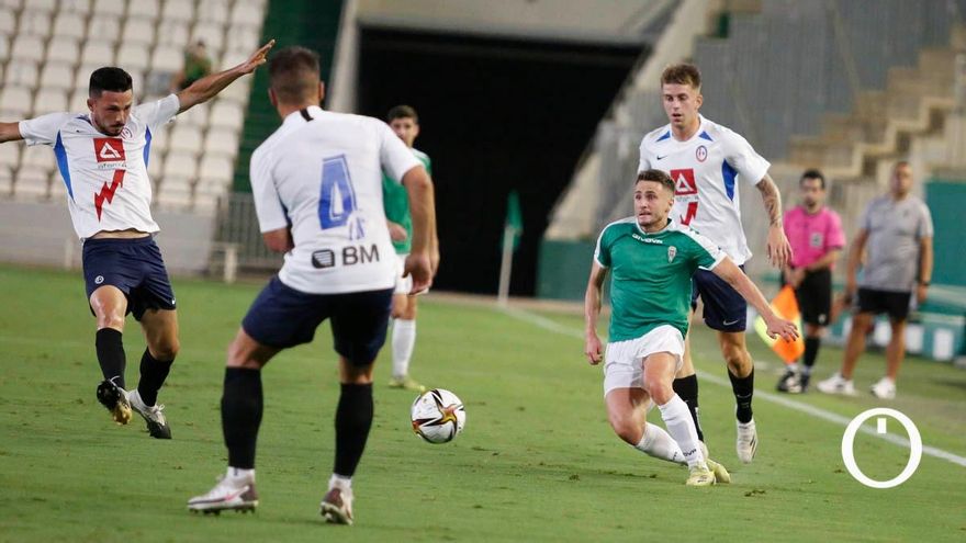 Lance del amistoso entre el Córdoba y el Rayo Majadahonda
