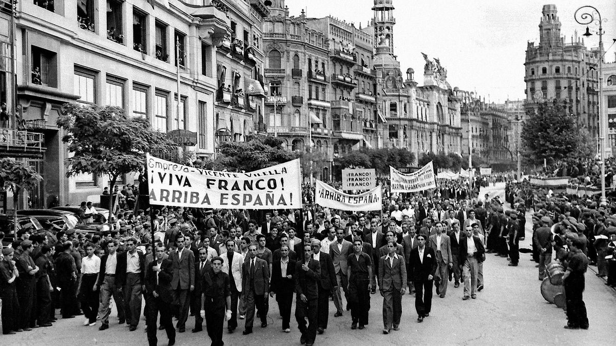 Desfile sindicatos en València (1940).