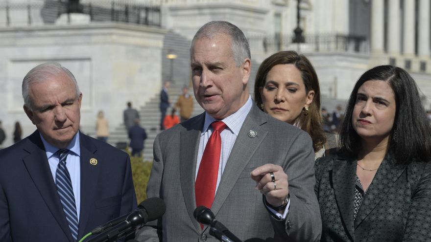 Piden investigar a tres congresistas de EE.UU. por supuesta injerencia en Colombia