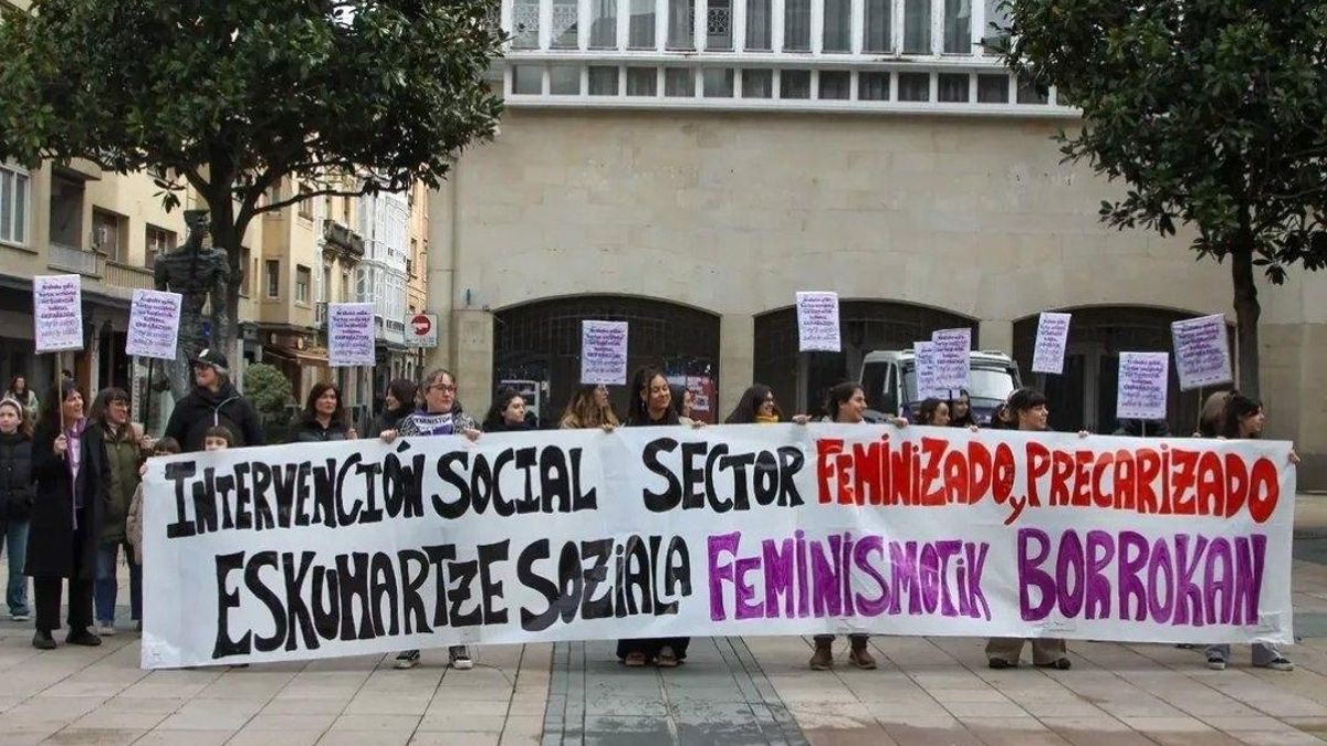 Trabajadoras de intervención social en Gipuzkoa y Álava y de módulos psicosociales de Bizkaia salen a la calle