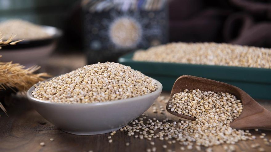 Los beneficios nutricionales de incorporar la quinoa en tus comidas y tres ideas de platos que la incluyen