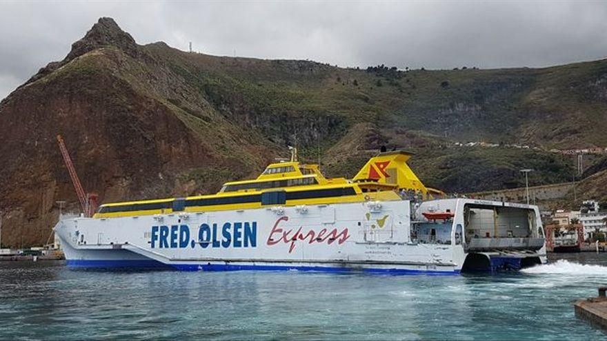 Cae al mar un coche desde un ferry que cubría el trayecto entre La Gomera y Tenerife