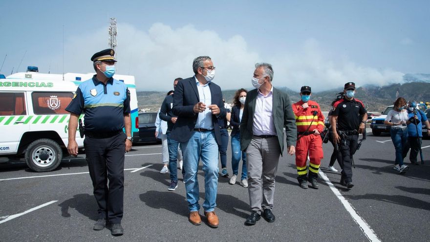 Ángel Víctor Torres junto a Sebastián Martín, alcalde de Arico
