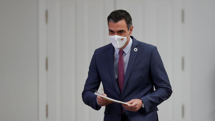 El presidente del Gobierno, Pedro Sánchez, antes de hacer balance del curso político marcado por la pandemia y la reapertura del diálogo con Cataluña y presenta un informe sobre el cumplimiento de los compromisos contraídos por el Ejecutivo, este jueves en La Moncloa. EFE/ Emilio Naranjo