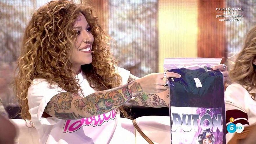 Sofía Cristo regala a Jorge Javier esta singular camiseta en Supervivientes